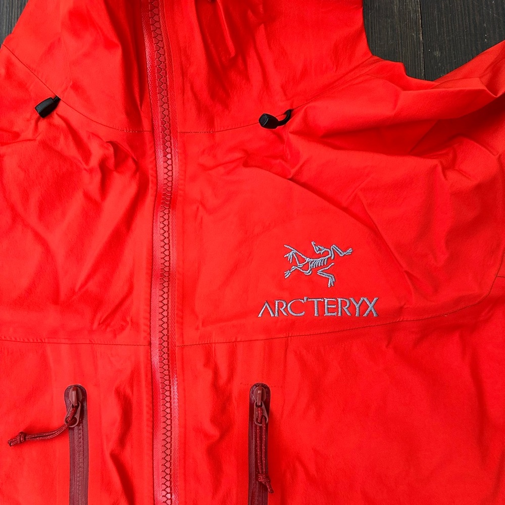 Arc’teryx Alpha SV Jacket - Red - Large